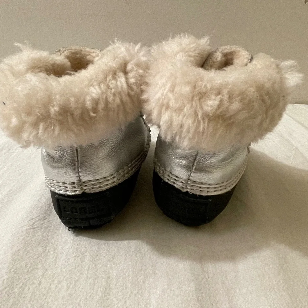 Sorel‎ Baby Size 3 Winter Boots Snow Caribou Silver Fur Lined Infant